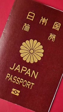 Seyahat etmek, uçmak ve iş yapmak için Japon pasaportu. Japonya belgesi, sınırı geçmek için kimlik