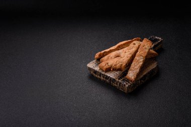 Bisküvi ya da cantuccini bisküvisi, çıtır çıtır İtalyan çöreği. Badem ve yabanmersinli bisküvi tatlısı.