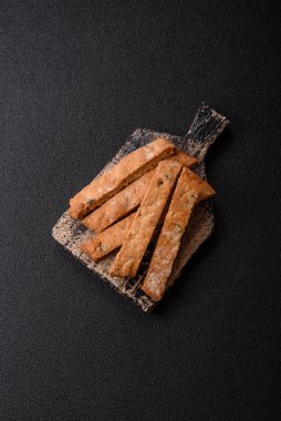 Bisküvi ya da cantuccini bisküvisi, çıtır çıtır İtalyan çöreği. Badem ve yabanmersinli bisküvi tatlısı.