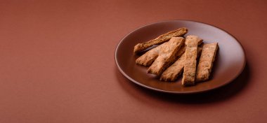 Bisküvi ya da cantuccini bisküvisi, çıtır çıtır İtalyan çöreği. Badem ve yabanmersinli bisküvi tatlısı.