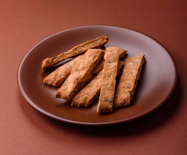 Bisküvi ya da cantuccini bisküvisi, çıtır çıtır İtalyan çöreği. Badem ve yabanmersinli bisküvi tatlısı.