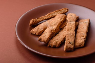 Bisküvi ya da cantuccini bisküvisi, çıtır çıtır İtalyan çöreği. Badem ve yabanmersinli bisküvi tatlısı.