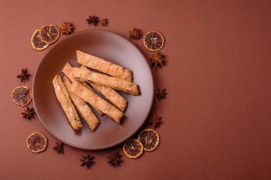 Bisküvi ya da cantuccini bisküvisi, çıtır çıtır İtalyan çöreği. Badem ve yabanmersinli bisküvi tatlısı.