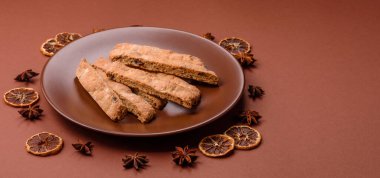 Bisküvi ya da cantuccini bisküvisi, çıtır çıtır İtalyan çöreği. Badem ve yabanmersinli bisküvi tatlısı.