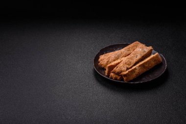 Bisküvi ya da cantuccini bisküvisi, çıtır çıtır İtalyan çöreği. Badem ve yabanmersinli bisküvi tatlısı.