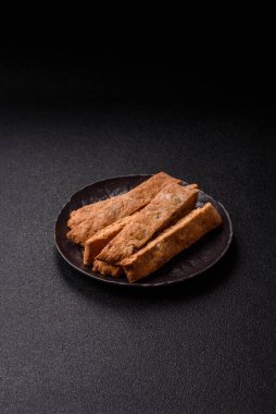 Bisküvi ya da cantuccini bisküvisi, çıtır çıtır İtalyan çöreği. Badem ve yabanmersinli bisküvi tatlısı.