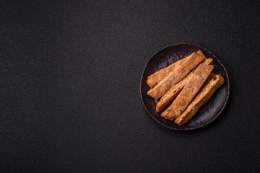 Bisküvi ya da cantuccini bisküvisi, çıtır çıtır İtalyan çöreği. Badem ve yabanmersinli bisküvi tatlısı.