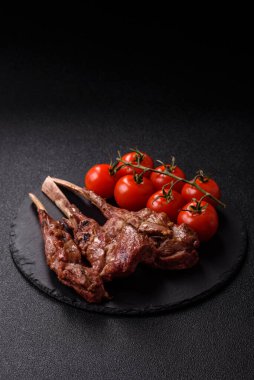 Et, ızgara dana eti, kaburga ya da biftek. Et yemeği, ızgara yemek.