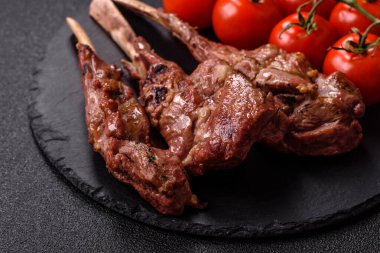 Et, ızgara dana eti, kaburga ya da biftek. Et yemeği, ızgara yemek.