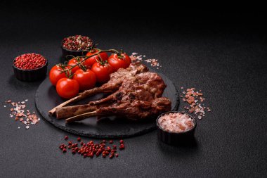 Et, ızgara dana eti, kaburga ya da biftek. Et yemeği, ızgara yemek.