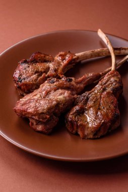 Et, ızgara dana eti, kaburga ya da biftek. Et yemeği, ızgara yemek.