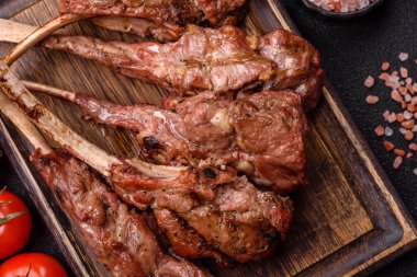 Et, ızgara dana eti, kaburga ya da biftek. Et yemeği, ızgara yemek.