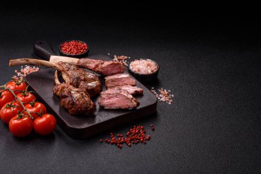 Et, ızgara dana eti, kaburga ya da biftek. Et yemeği, ızgara yemek.