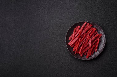 Kurutulmuş tavuk ve vişneli atıştırmalıklar. Bira ya da evcil hayvanlarınız için kurutulmuş, kurutulmuş atıştırmalıklar.