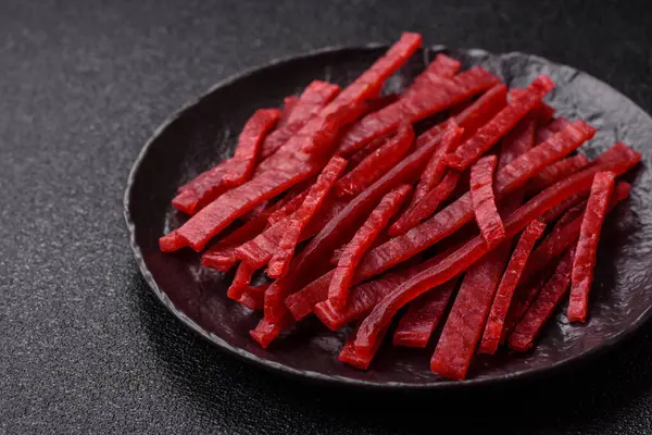 Kurutulmuş tavuk ve vişneli atıştırmalıklar. Bira ya da evcil hayvanlarınız için kurutulmuş, kurutulmuş atıştırmalıklar.