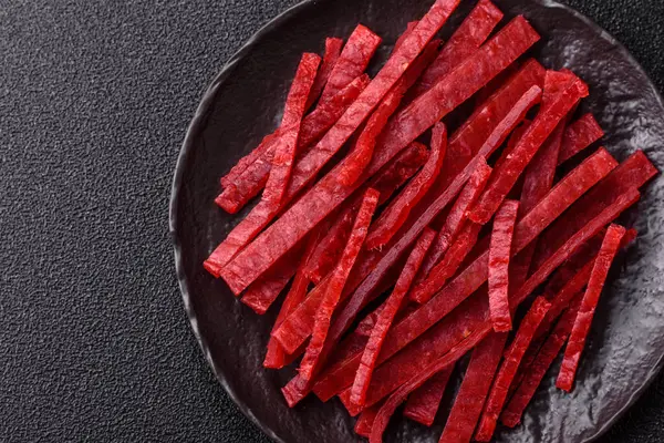 Kurutulmuş tavuk ve vişneli atıştırmalıklar. Bira ya da evcil hayvanlarınız için kurutulmuş, kurutulmuş atıştırmalıklar.