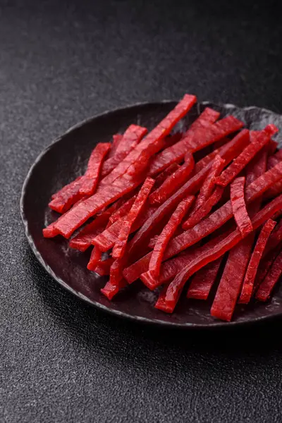 Kurutulmuş tavuk ve vişneli atıştırmalıklar. Bira ya da evcil hayvanlarınız için kurutulmuş, kurutulmuş atıştırmalıklar.