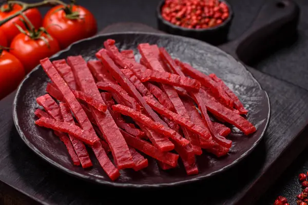 Kurutulmuş tavuk ve vişneli atıştırmalıklar. Bira ya da evcil hayvanlarınız için kurutulmuş, kurutulmuş atıştırmalıklar.