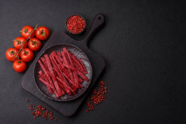 Kurutulmuş tavuk ve vişneli atıştırmalıklar. Bira ya da evcil hayvanlarınız için kurutulmuş, kurutulmuş atıştırmalıklar.