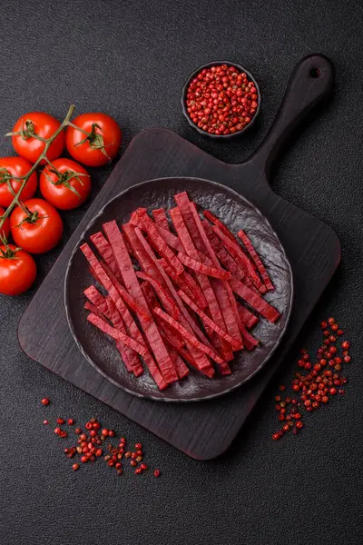 Kurutulmuş tavuk ve vişneli atıştırmalıklar. Bira ya da evcil hayvanlarınız için kurutulmuş, kurutulmuş atıştırmalıklar.