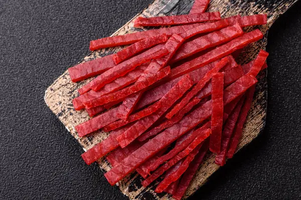 Kurutulmuş tavuk ve vişneli atıştırmalıklar. Bira ya da evcil hayvanlarınız için kurutulmuş, kurutulmuş atıştırmalıklar.