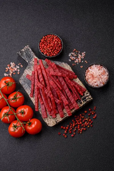 Kurutulmuş tavuk ve vişneli atıştırmalıklar. Bira ya da evcil hayvanlarınız için kurutulmuş, kurutulmuş atıştırmalıklar.