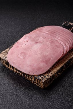 Sandviç için dilimlenmiş jambon, et veya domuz sosisi. Pişmiş prosciutto, jambon tabaklar için bir malzeme.