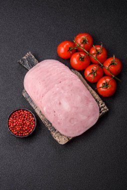 Sandviç için dilimlenmiş jambon, et veya domuz sosisi. Pişmiş prosciutto, jambon tabaklar için bir malzeme.