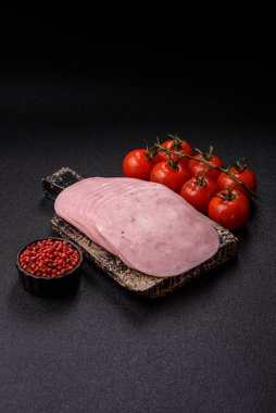 Sandviç için dilimlenmiş jambon, et veya domuz sosisi. Pişmiş prosciutto, jambon tabaklar için bir malzeme.