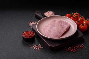 Sandviç için dilimlenmiş jambon, et veya domuz sosisi. Pişmiş prosciutto, jambon tabaklar için bir malzeme.