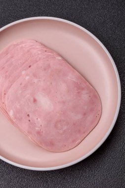 Sandviç için dilimlenmiş jambon, et veya domuz sosisi. Pişmiş prosciutto, jambon tabaklar için bir malzeme.