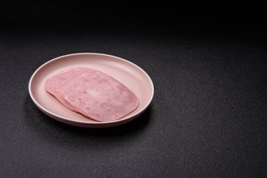 Sandviç için dilimlenmiş jambon, et veya domuz sosisi. Pişmiş prosciutto, jambon tabaklar için bir malzeme.