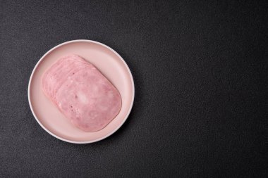 Sandviç için dilimlenmiş jambon, et veya domuz sosisi. Pişmiş prosciutto, jambon tabaklar için bir malzeme.