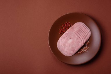 Sandviç için dilimlenmiş jambon, et veya domuz sosisi. Pişmiş prosciutto, jambon tabaklar için bir malzeme.