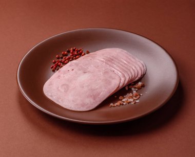 Sandviç için dilimlenmiş jambon, et veya domuz sosisi. Pişmiş prosciutto, jambon tabaklar için bir malzeme.