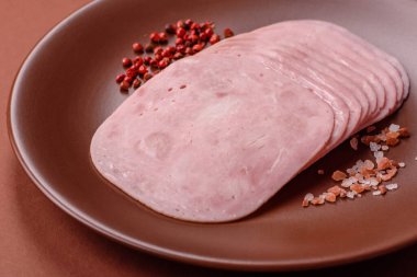 Sandviç için dilimlenmiş jambon, et veya domuz sosisi. Pişmiş prosciutto, jambon tabaklar için bir malzeme.