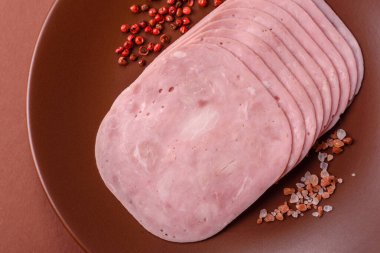 Sandviç için dilimlenmiş jambon, et veya domuz sosisi. Pişmiş prosciutto, jambon tabaklar için bir malzeme.