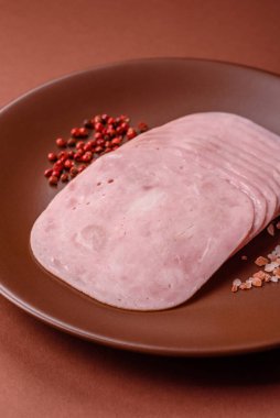 Sandviç için dilimlenmiş jambon, et veya domuz sosisi. Pişmiş prosciutto, jambon tabaklar için bir malzeme.