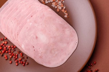 Sandviç için dilimlenmiş jambon, et veya domuz sosisi. Pişmiş prosciutto, jambon tabaklar için bir malzeme.