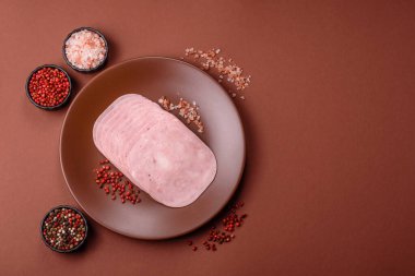 Sandviç için dilimlenmiş jambon, et veya domuz sosisi. Pişmiş prosciutto, jambon tabaklar için bir malzeme.