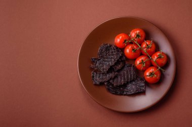 Atıştırmalık ya da kurutulmuş et, kurutulmuş kurutulmuş kurutulmuş et. Biftek, bira için et.