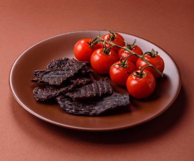 Atıştırmalık ya da kurutulmuş et, kurutulmuş kurutulmuş kurutulmuş et. Biftek, bira için et.