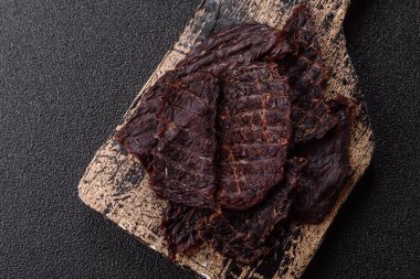 Atıştırmalık ya da kurutulmuş et, kurutulmuş kurutulmuş kurutulmuş et. Biftek, bira için et.