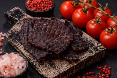 Atıştırmalık ya da kurutulmuş et, kurutulmuş kurutulmuş kurutulmuş et. Biftek, bira için et.