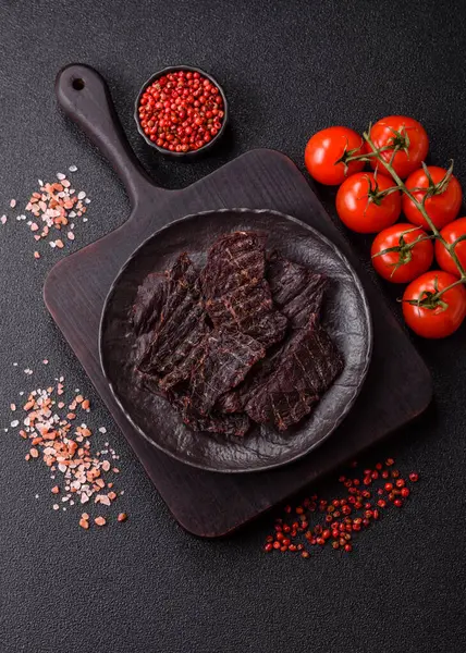 Atıştırmalık ya da kurutulmuş et, kurutulmuş kurutulmuş kurutulmuş et. Biftek, bira için et.