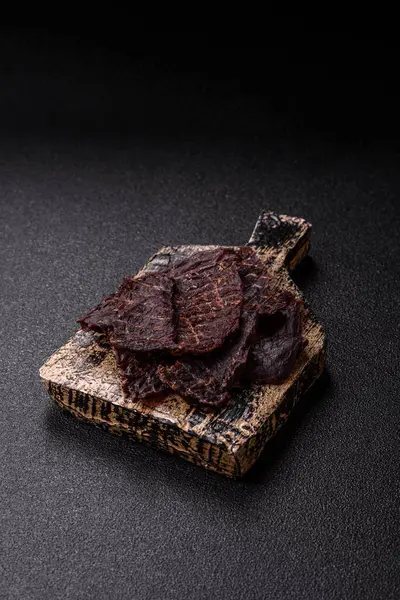 Atıştırmalık ya da kurutulmuş et, kurutulmuş kurutulmuş kurutulmuş et. Biftek, bira için et.