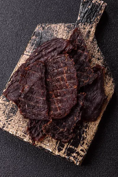 Atıştırmalık ya da kurutulmuş et, kurutulmuş kurutulmuş kurutulmuş et. Biftek, bira için et.