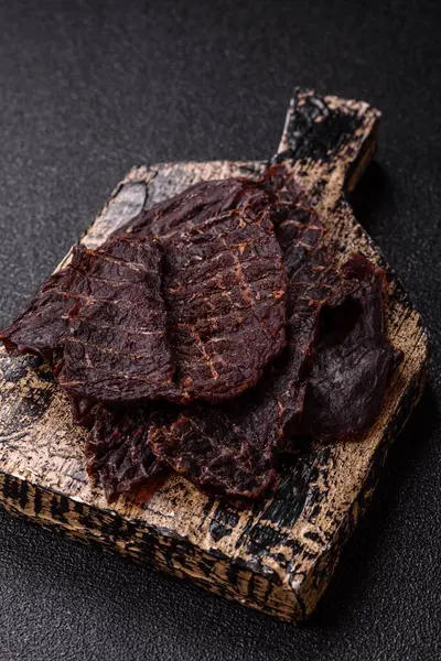 Atıştırmalık ya da kurutulmuş et, kurutulmuş kurutulmuş kurutulmuş et. Biftek, bira için et.