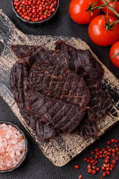 Atıştırmalık ya da kurutulmuş et, kurutulmuş kurutulmuş kurutulmuş et. Biftek, bira için et.