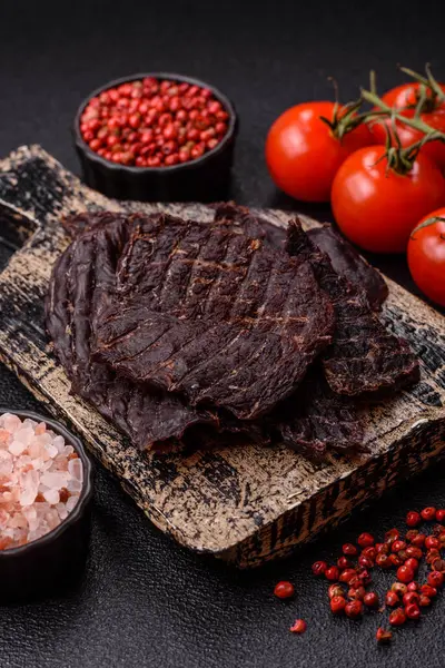 Atıştırmalık ya da kurutulmuş et, kurutulmuş kurutulmuş kurutulmuş et. Biftek, bira için et.